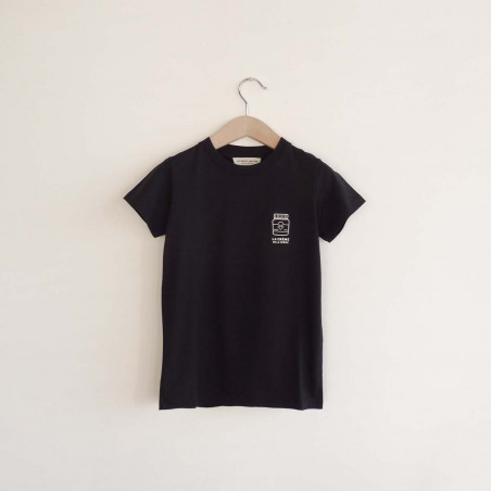 T-shirt nera con stampa