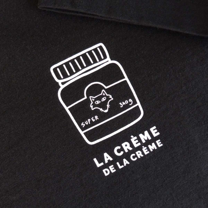 T-shirt nera con stampa