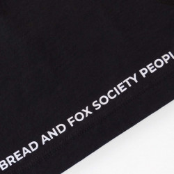 T-shirt nera con stampa