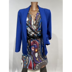 Giacca con collo a scialle, sciancrata.