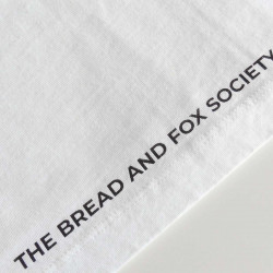 T-shirt bianca con taschino, dettaglio