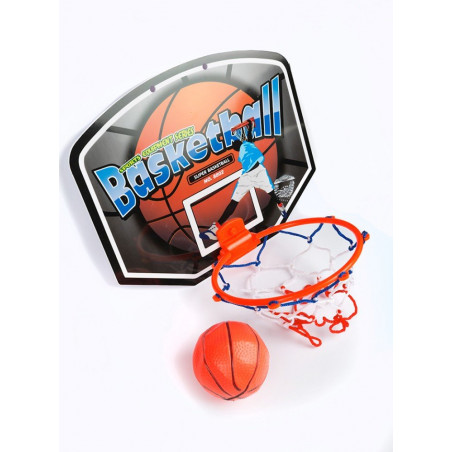 Canestro con palla da basket